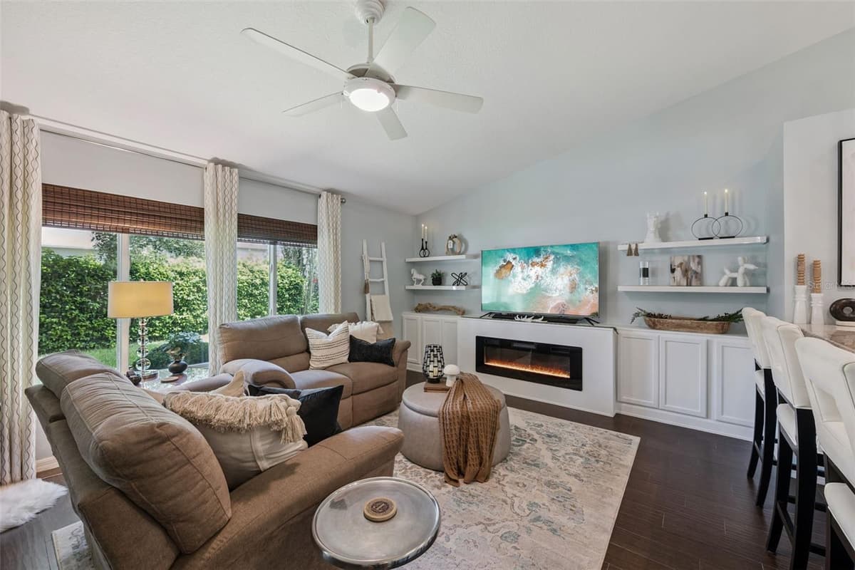 651 VILLA COURT — photo 5 of 32