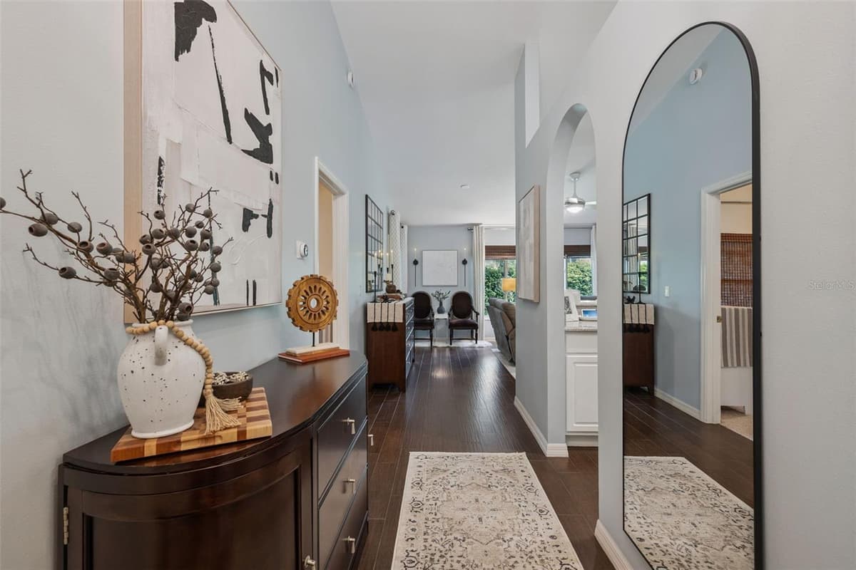 651 VILLA COURT — photo 4 of 32