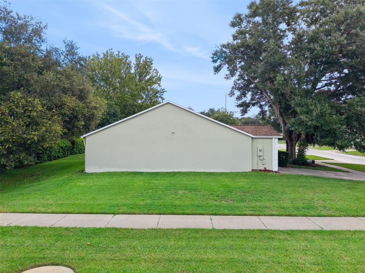 651 VILLA COURT — photo 23 of 32