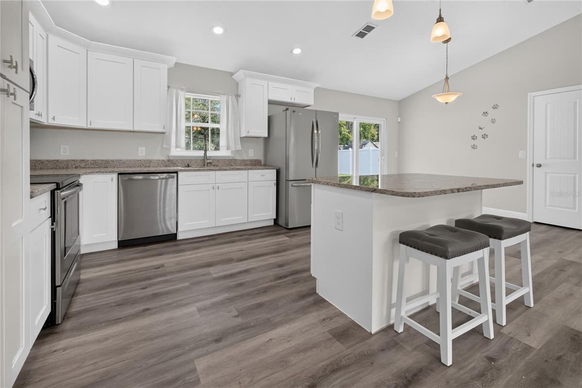 1405 VOORHIS AVENUE — photo 4 of 34