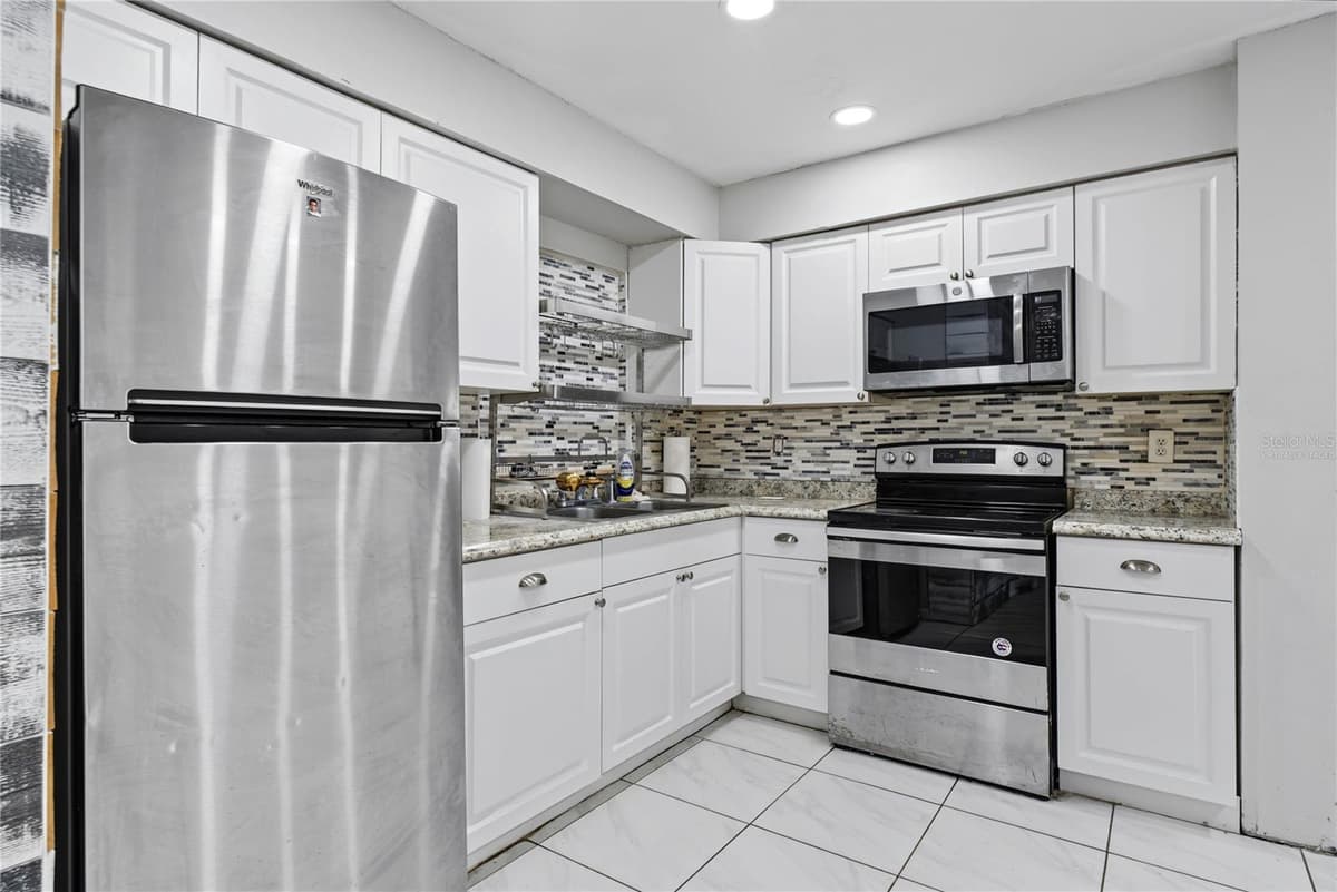 2841 EMPIRE PLACE — photo 9 of 35