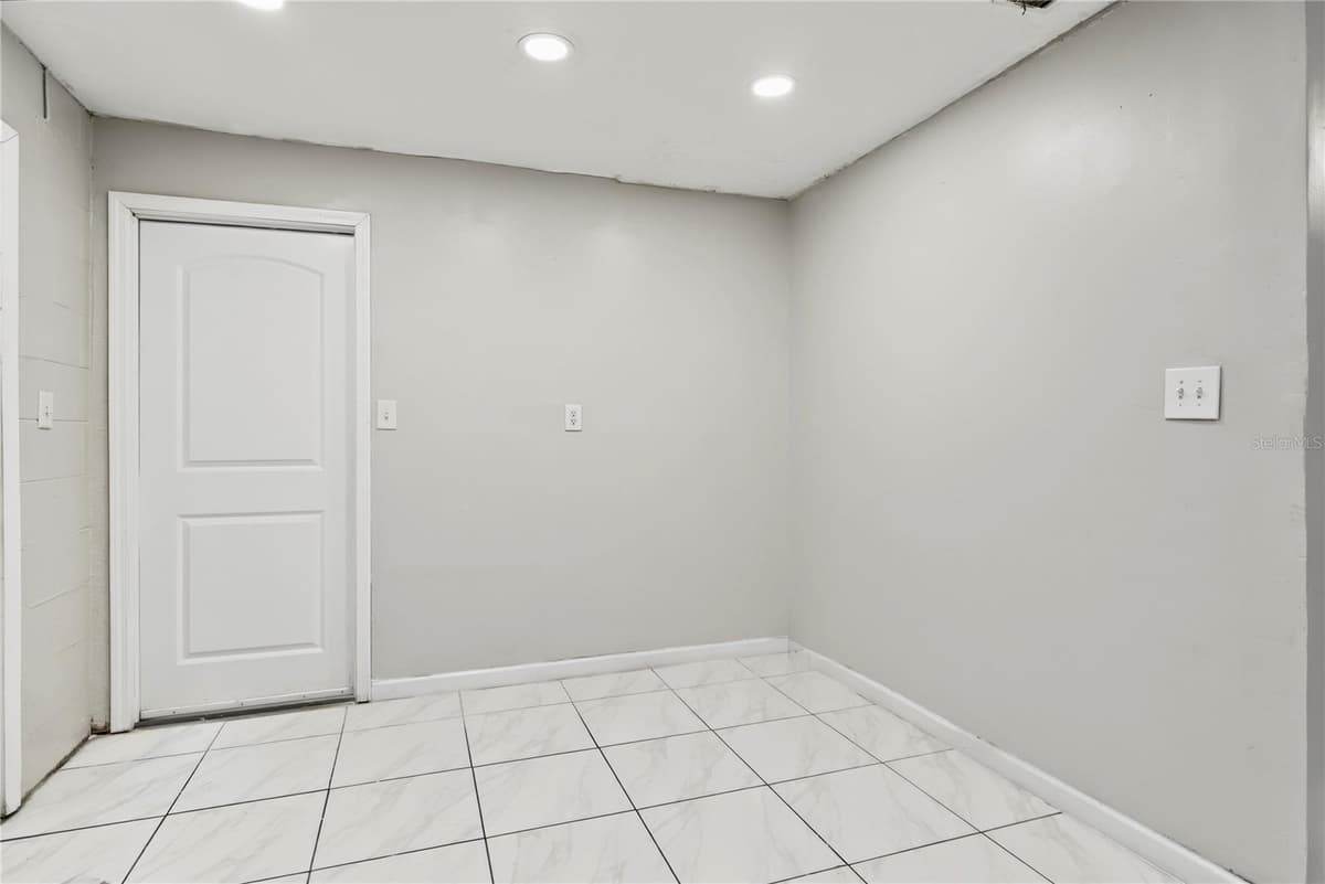 2841 EMPIRE PLACE — photo 10 of 35