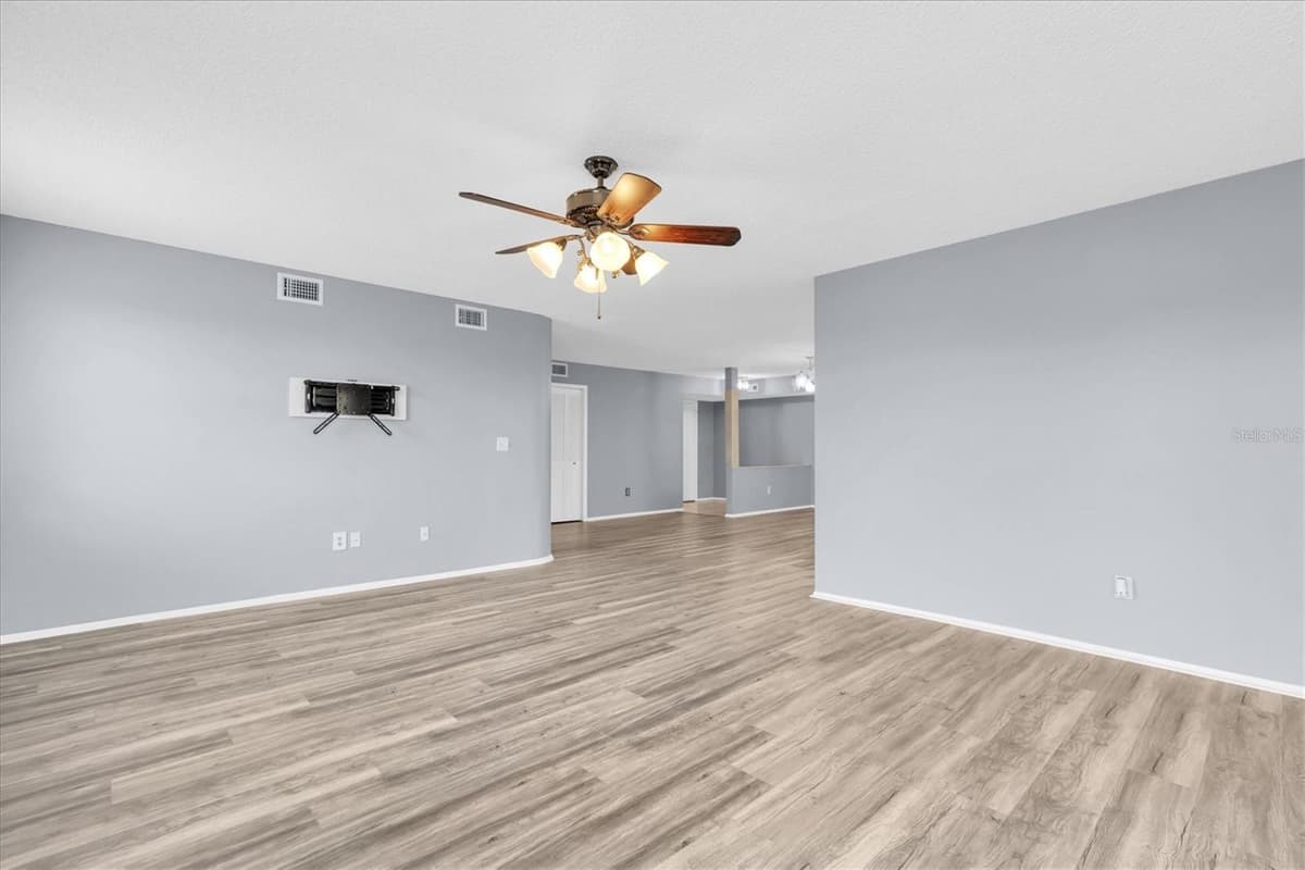 8198 TERRACE GARDEN DRIVE — photo 16 of 63