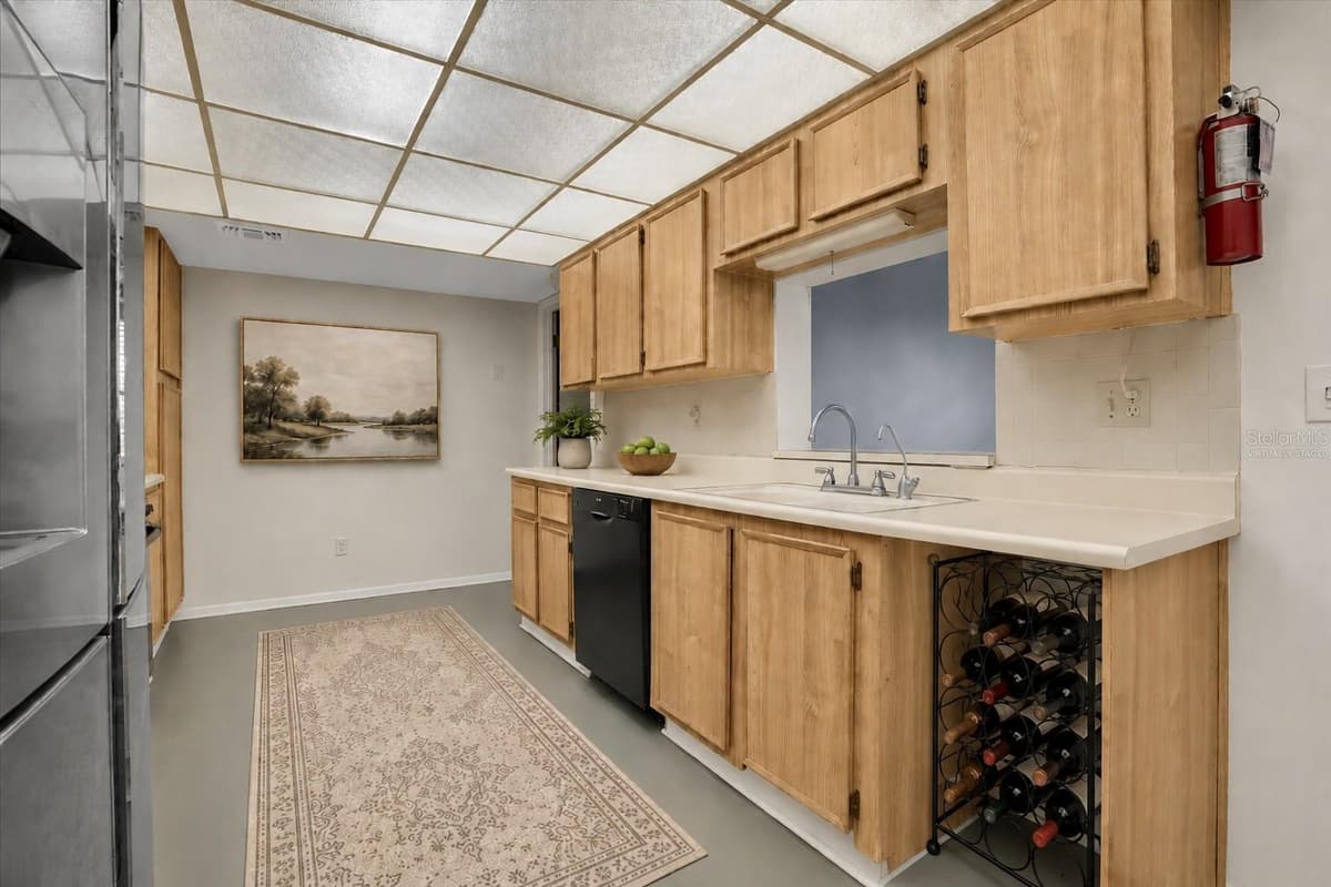 8198 TERRACE GARDEN DRIVE — photo 19 of 63