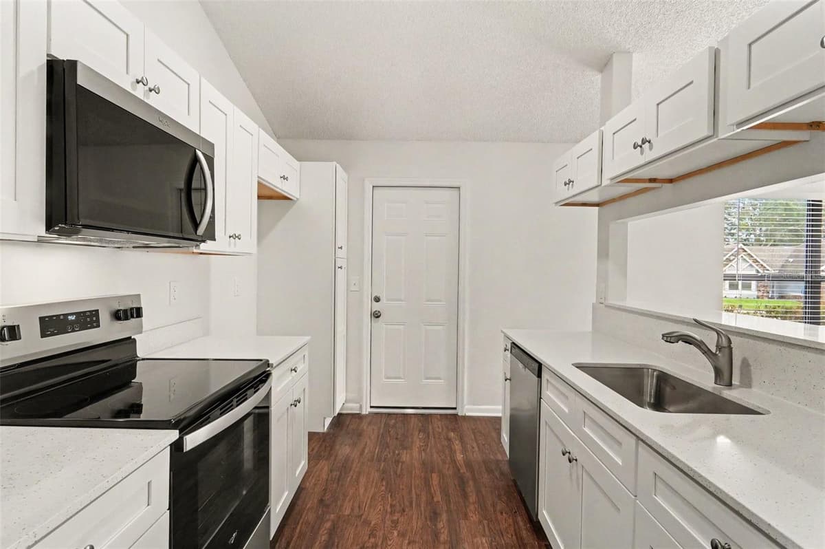 1097 COVINGTON STREET — photo 7 of 15