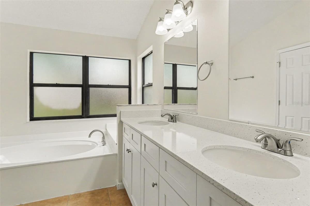 1097 COVINGTON STREET — photo 10 of 15
