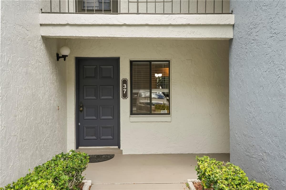 5 ESCONDIDO CIRCLE — photo 3 of 45