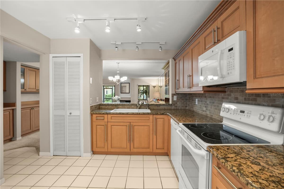 5 ESCONDIDO CIRCLE — photo 9 of 45