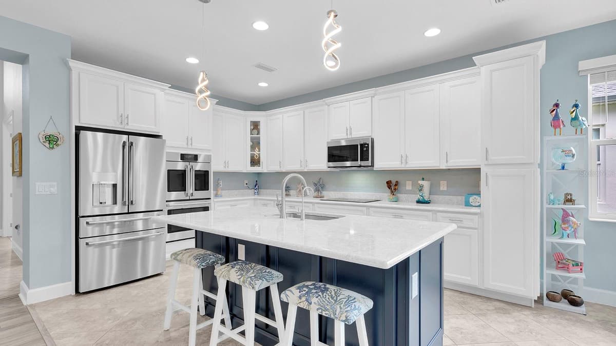 761 MARGARITAVILLE AVENUE — photo 18 of 45