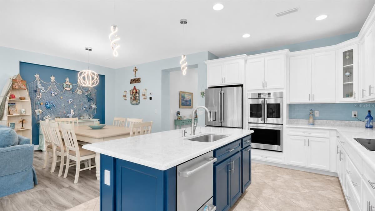 761 MARGARITAVILLE AVENUE — photo 16 of 45