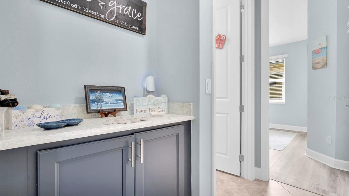761 MARGARITAVILLE AVENUE — photo 10 of 45