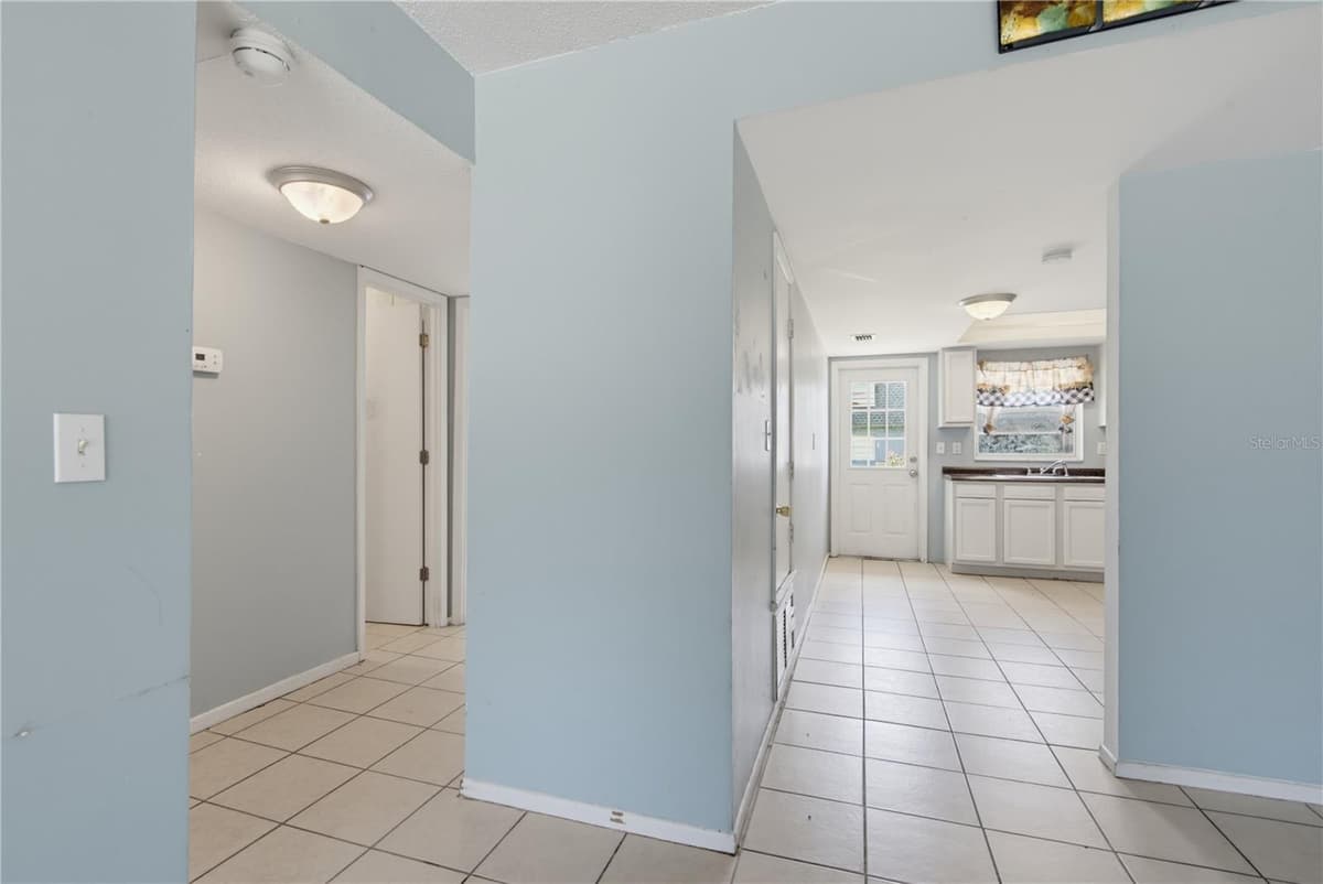 656 WILLIAMSBURG DRIVE — photo 10 of 21