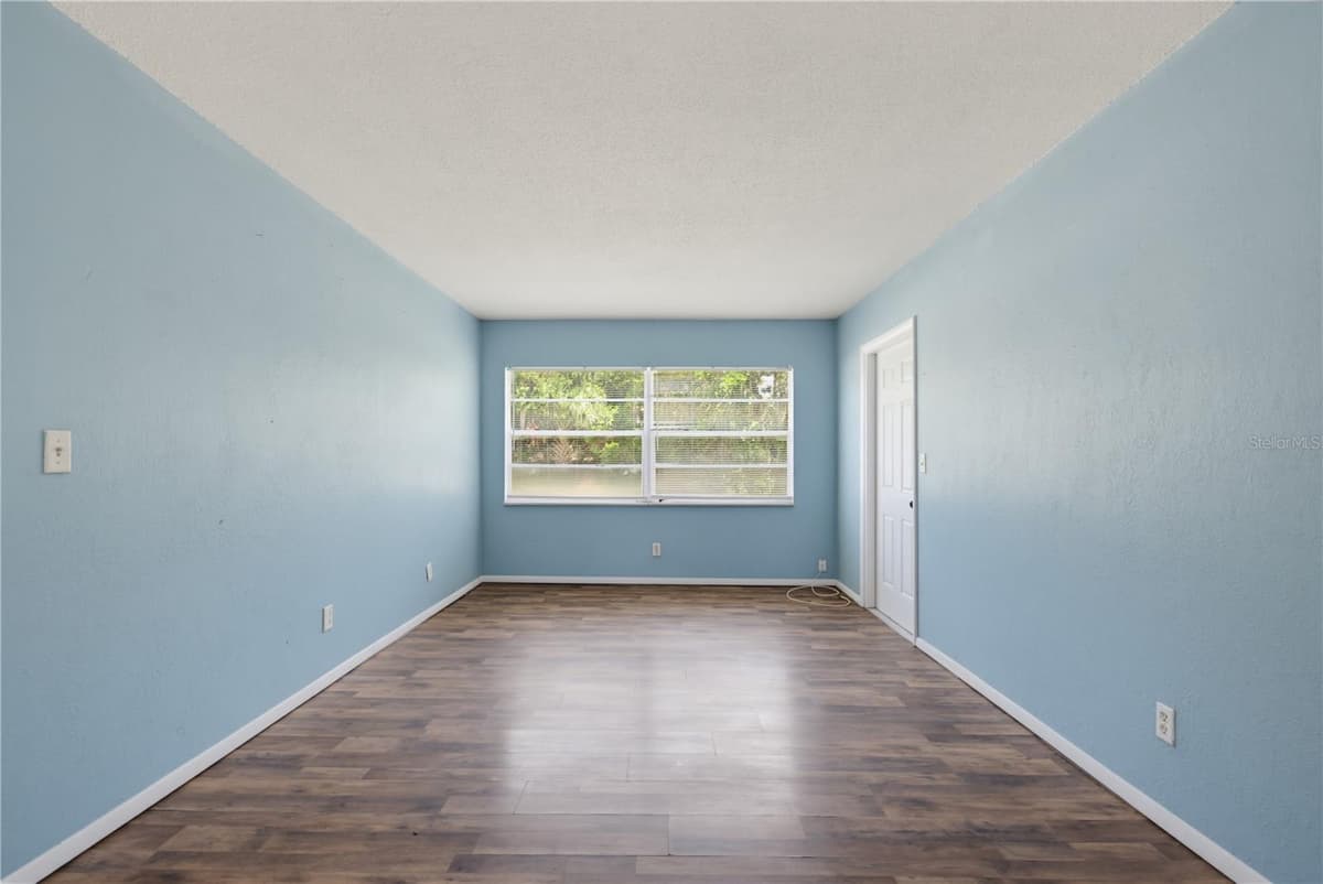 656 WILLIAMSBURG DRIVE — photo 19 of 21