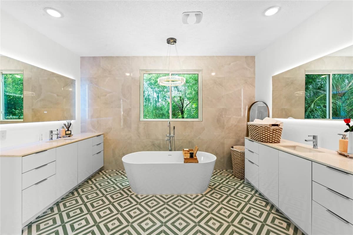 1320 ORCHID AVENUE — photo 10 of 33