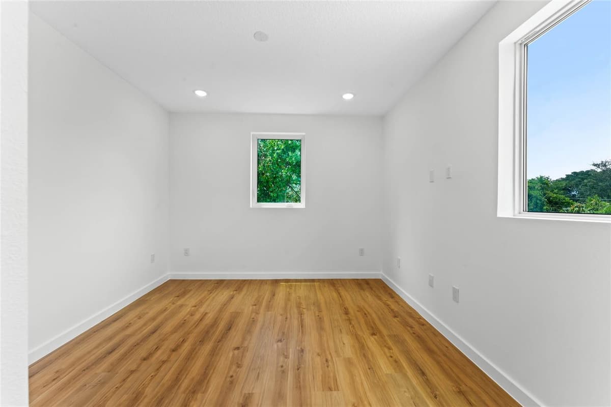 1320 ORCHID AVENUE — photo 12 of 33