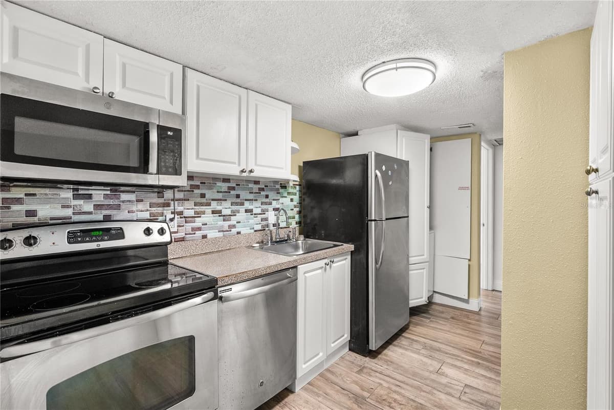 109 OYSTER BAY CIRCLE — photo 25 of 52