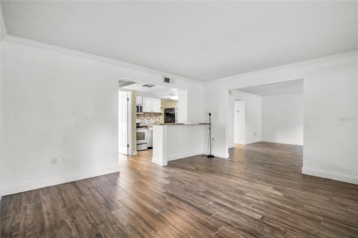 109 OYSTER BAY CIRCLE — photo 15 of 52