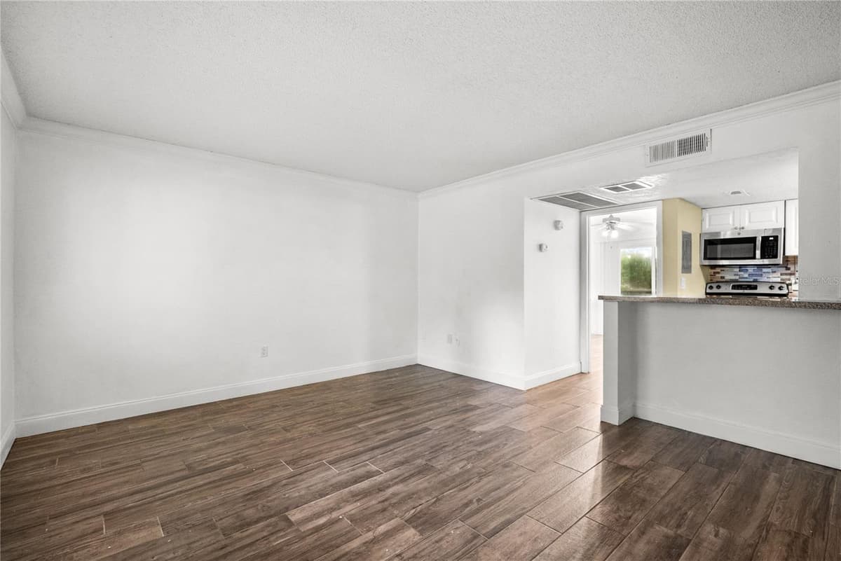 109 OYSTER BAY CIRCLE — photo 16 of 52