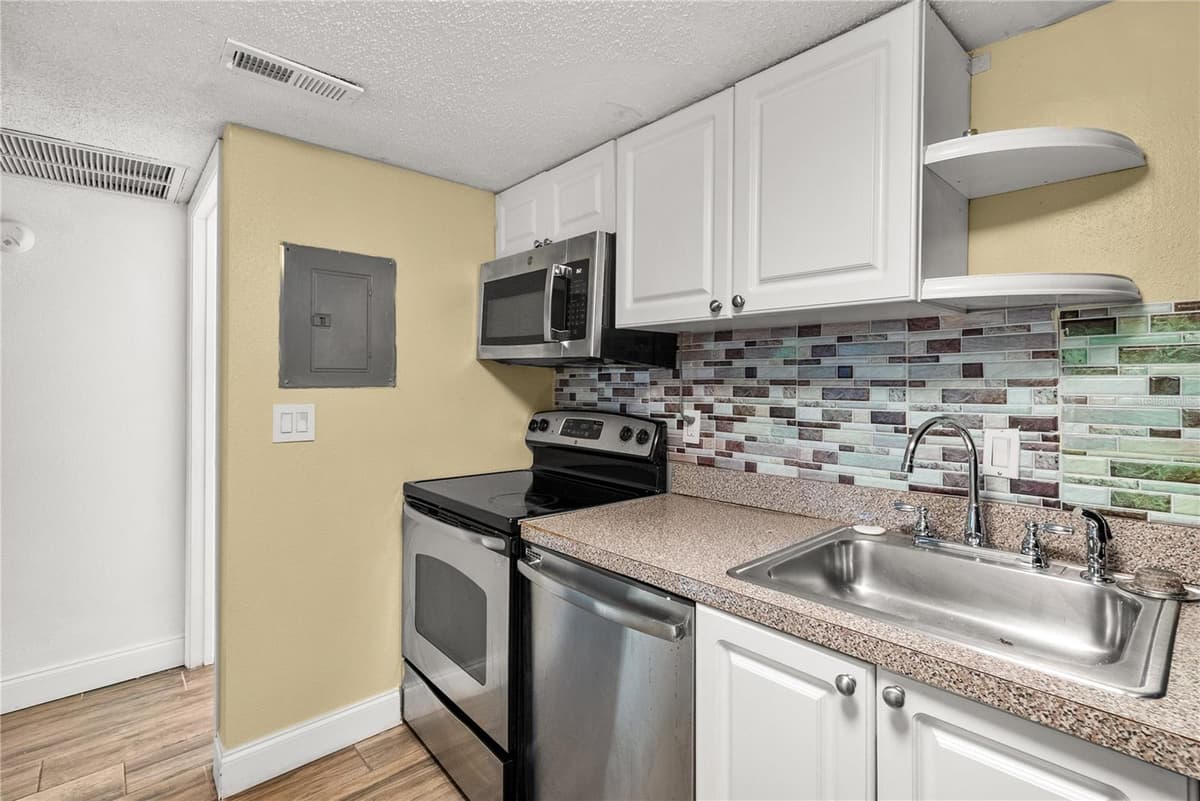 109 OYSTER BAY CIRCLE — photo 24 of 52