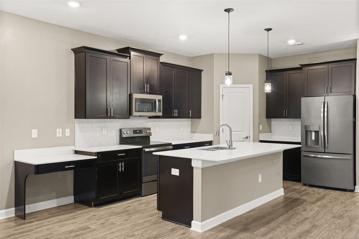 7608 SUMMERLAKE GROVES ST — photo 9 of 42