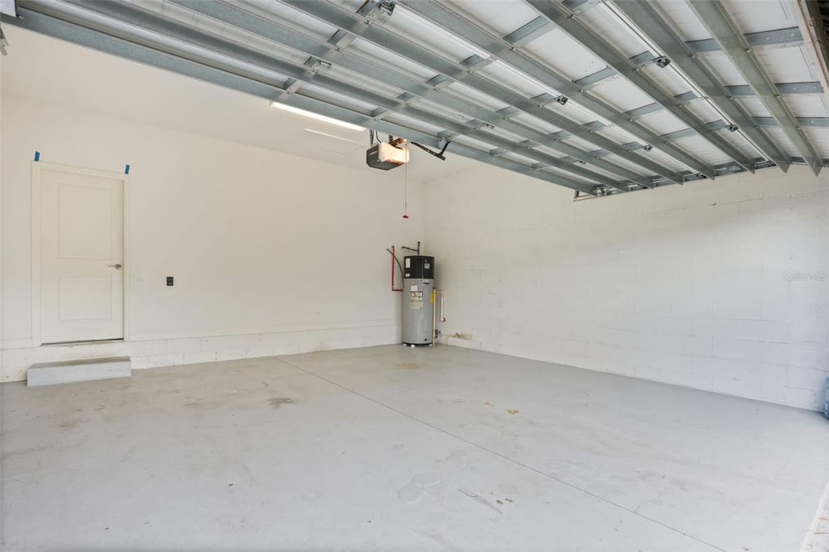 7608 SUMMERLAKE GROVES ST — photo 35 of 42
