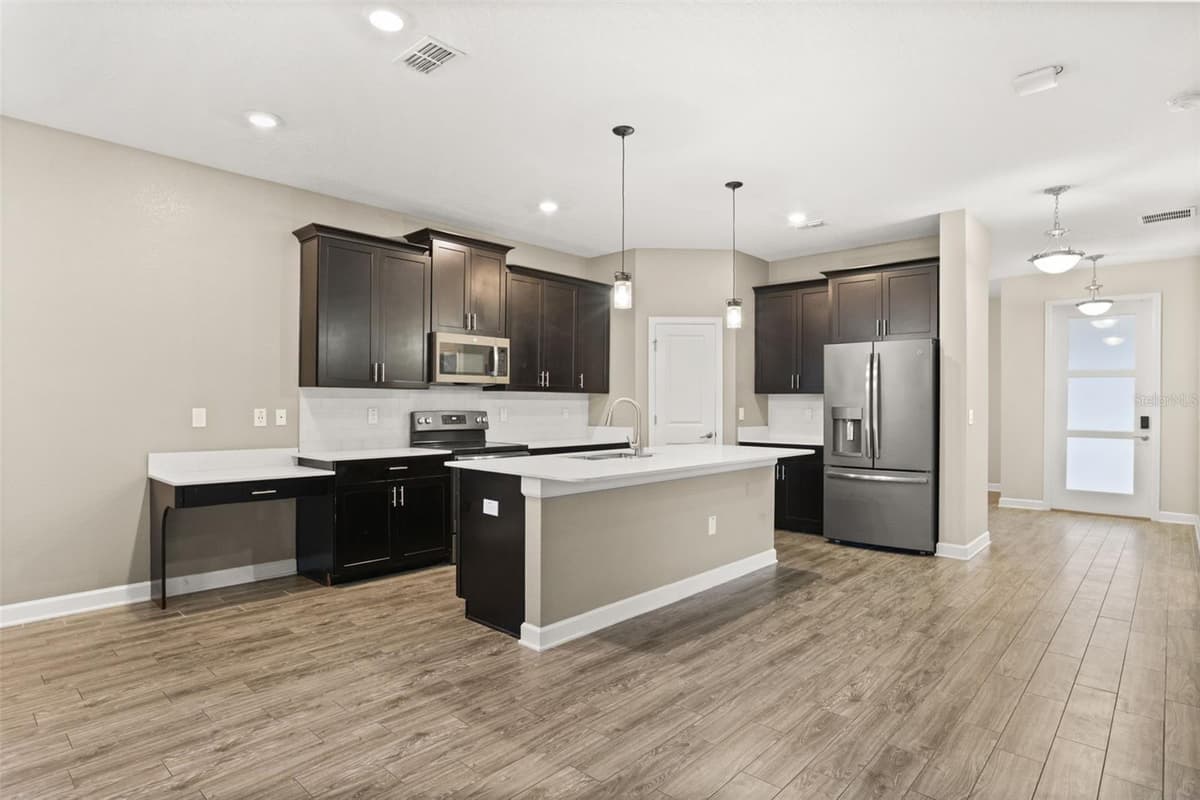 7608 SUMMERLAKE GROVES ST — photo 10 of 42