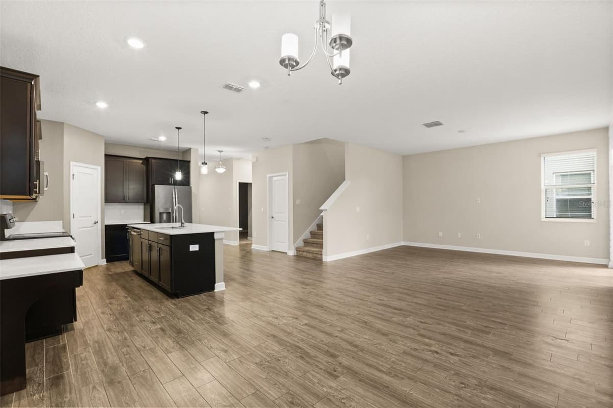 7608 SUMMERLAKE GROVES ST — photo 3 of 42