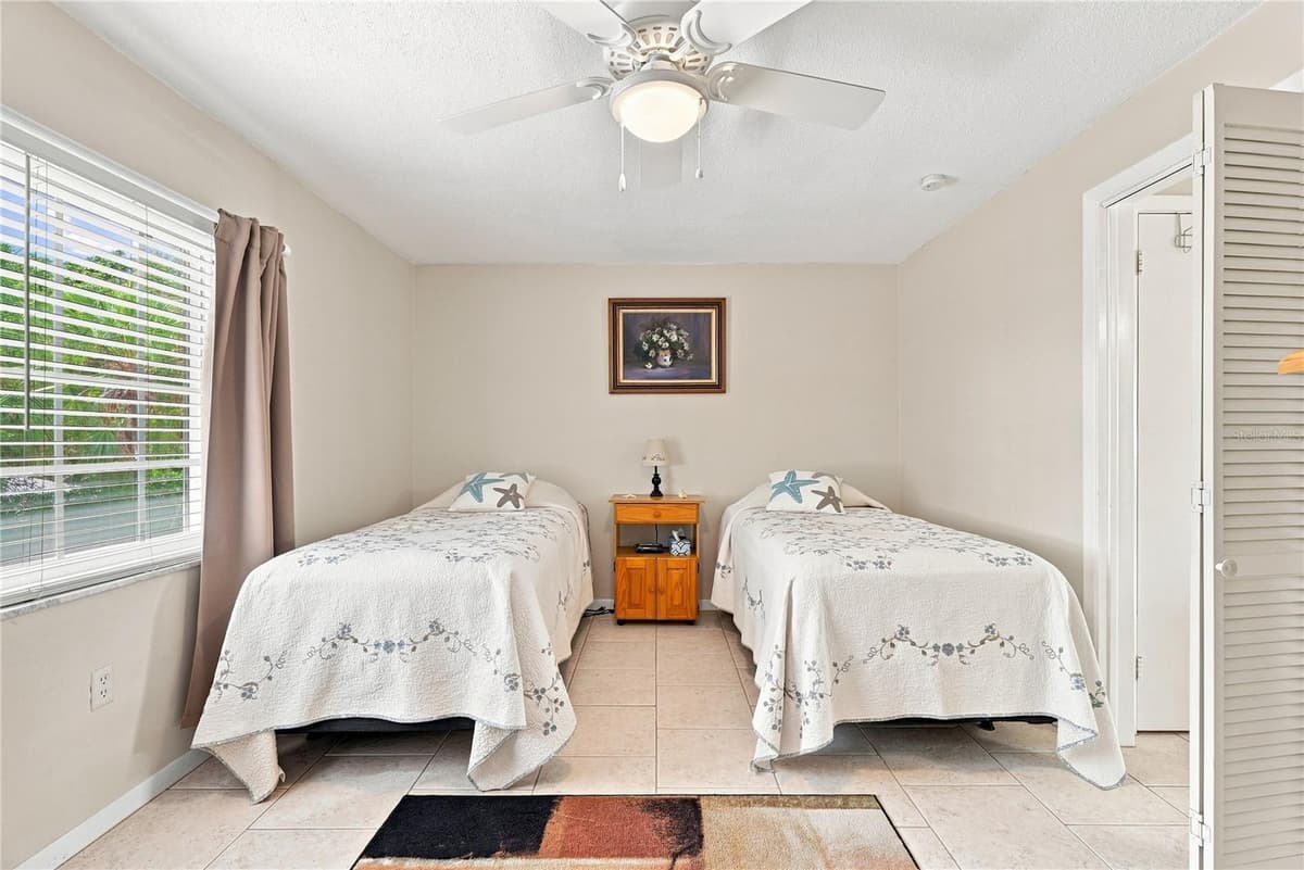650 PINELLAS POINT DRIVE — photo 17 of 38