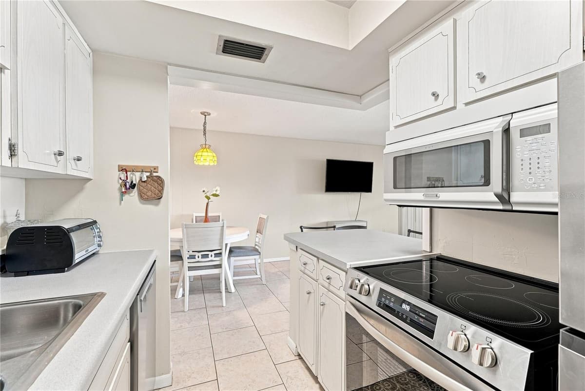 650 PINELLAS POINT DRIVE — photo 15 of 38
