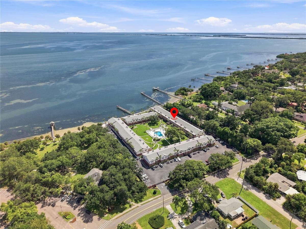 650 PINELLAS POINT DRIVE — photo 3 of 38
