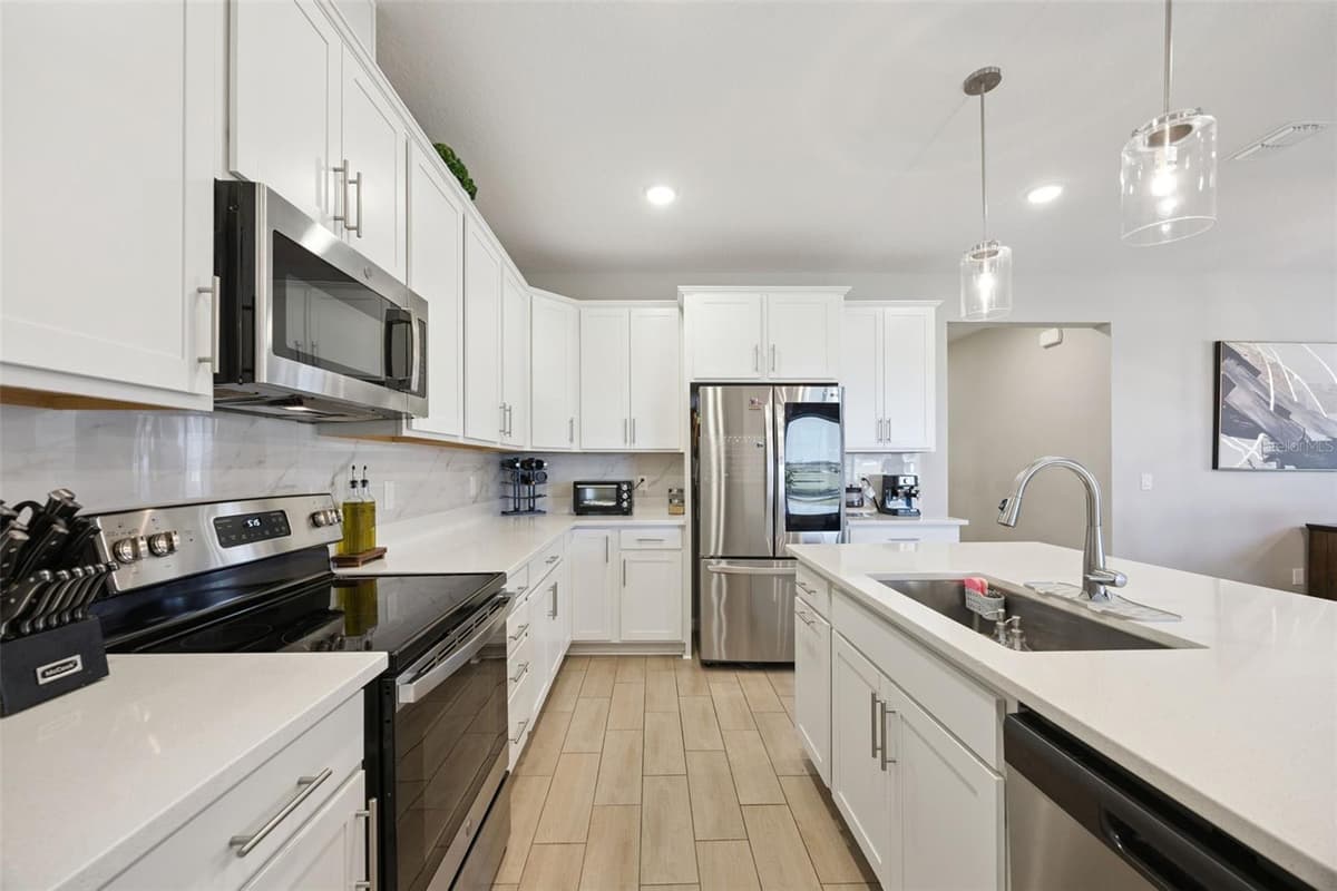 10053 SPRING LAKE DRIVE — photo 10 of 33