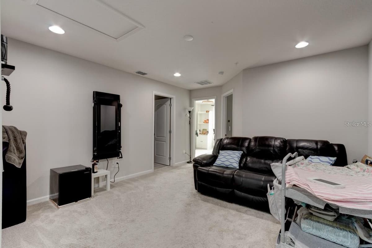 287 CAPE HONEYSUCKLE PLACE — photo 11 of 20
