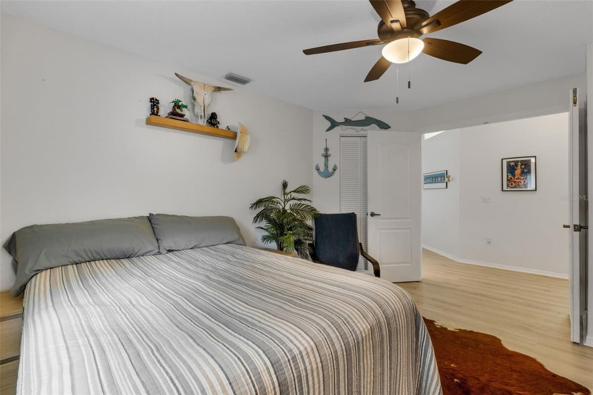 6104 NICOLE DRIVE — photo 34 of 70