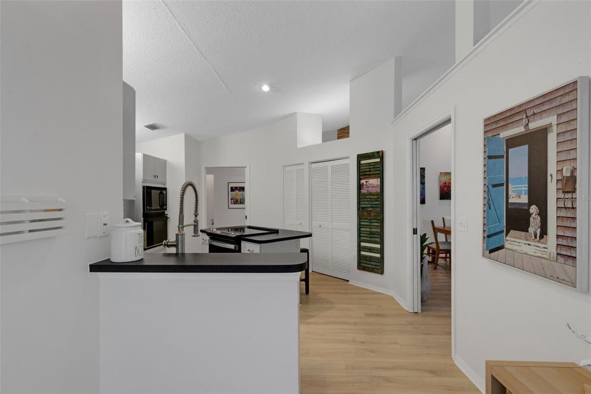 6104 NICOLE DRIVE — photo 22 of 70
