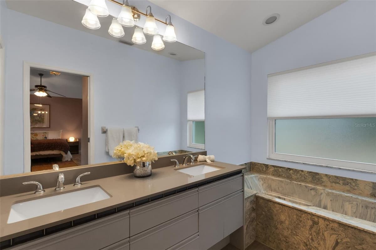 6104 NICOLE DRIVE — photo 29 of 70