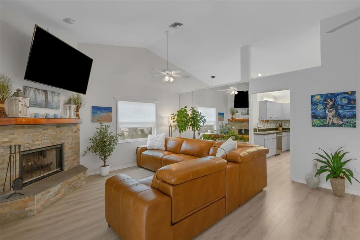 6104 NICOLE DRIVE — photo 11 of 70