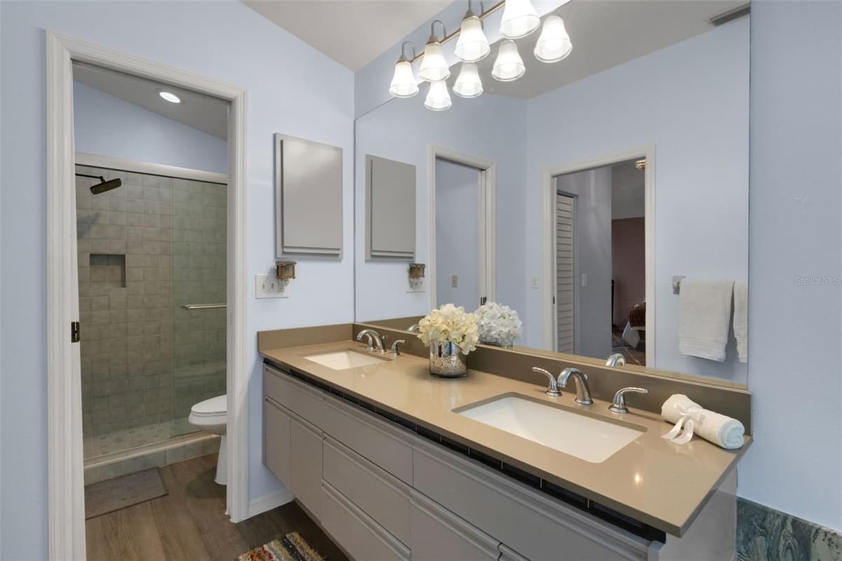 6104 NICOLE DRIVE — photo 28 of 70