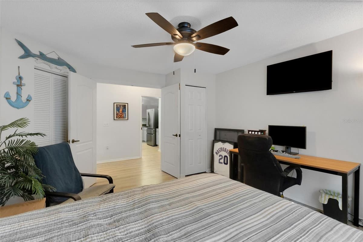 6104 NICOLE DRIVE — photo 35 of 70