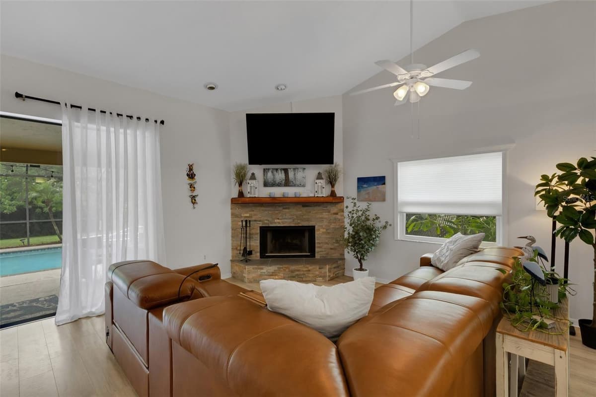 6104 NICOLE DRIVE — photo 10 of 70