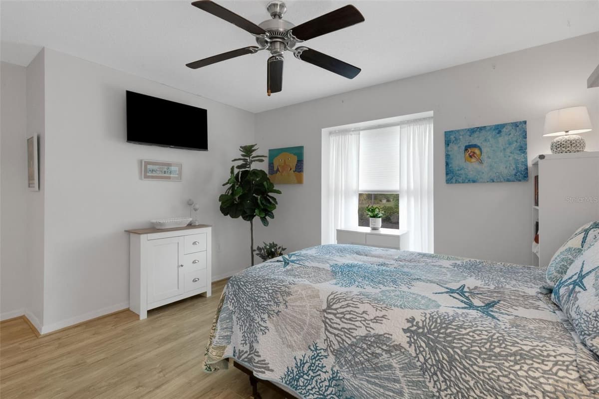 6104 NICOLE DRIVE — photo 39 of 70