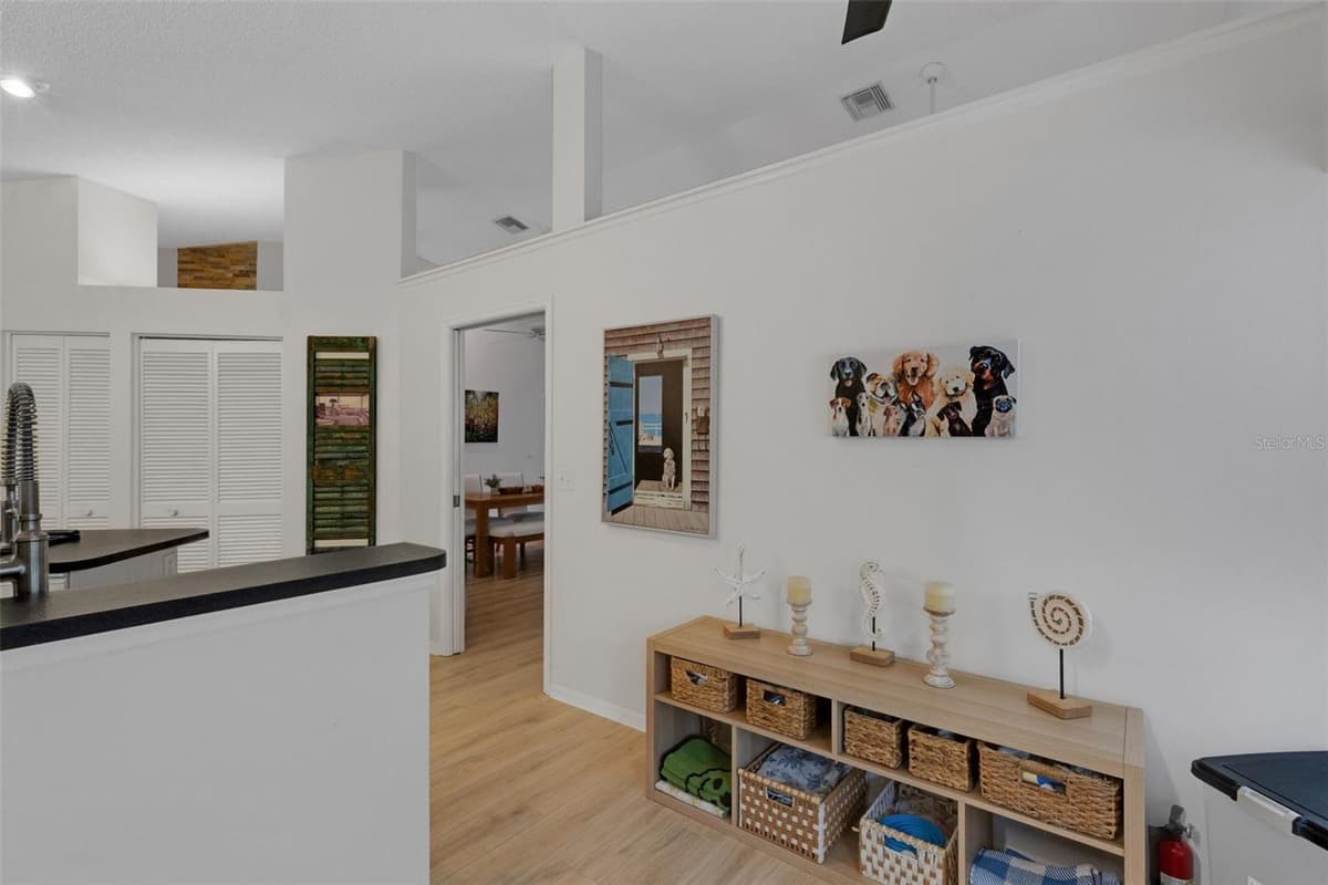 6104 NICOLE DRIVE — photo 20 of 70