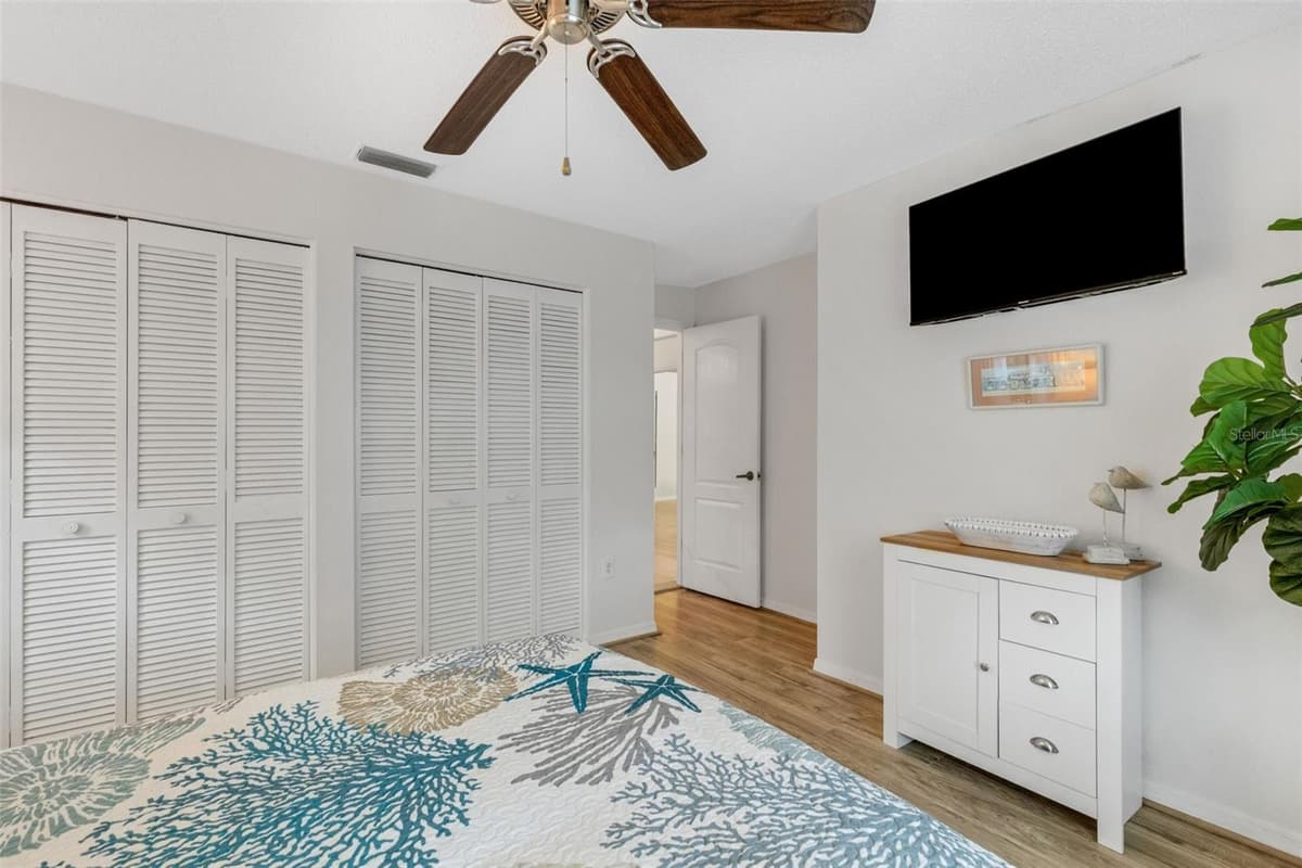 6104 NICOLE DRIVE — photo 41 of 70