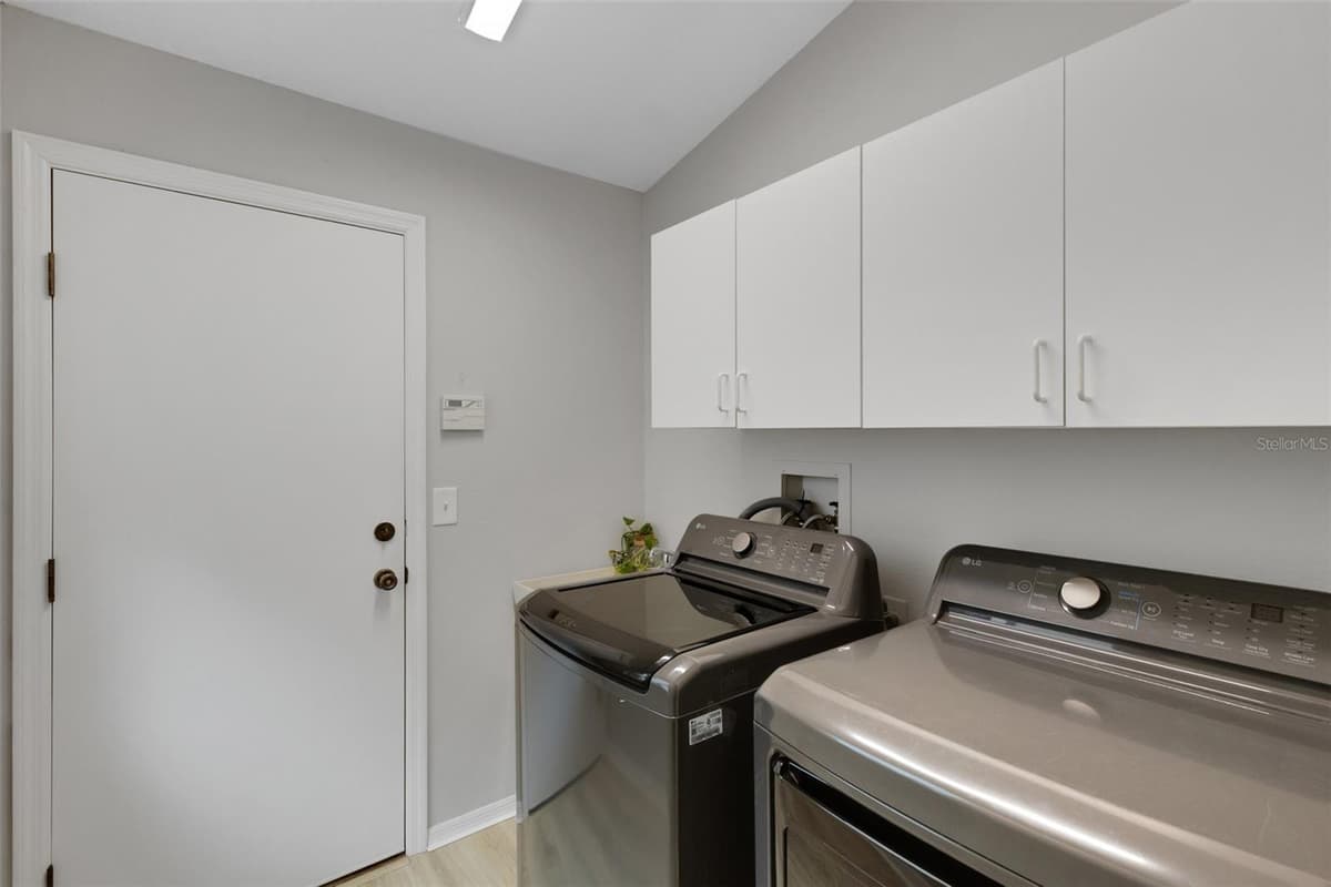 6104 NICOLE DRIVE — photo 42 of 70