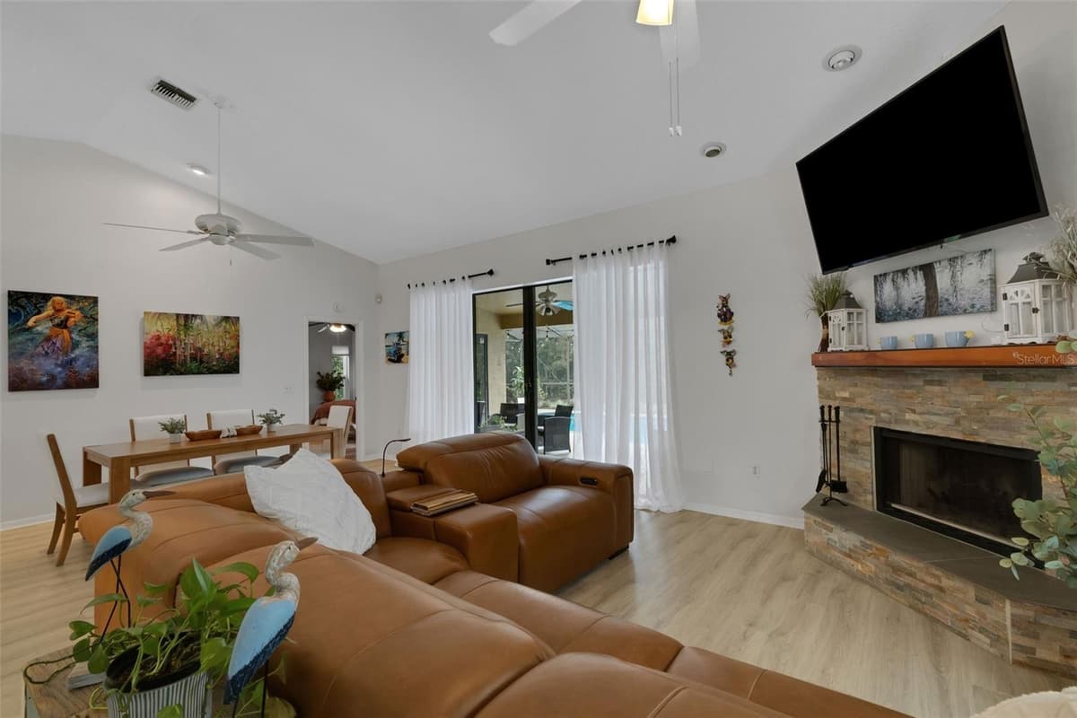 6104 NICOLE DRIVE — photo 12 of 70