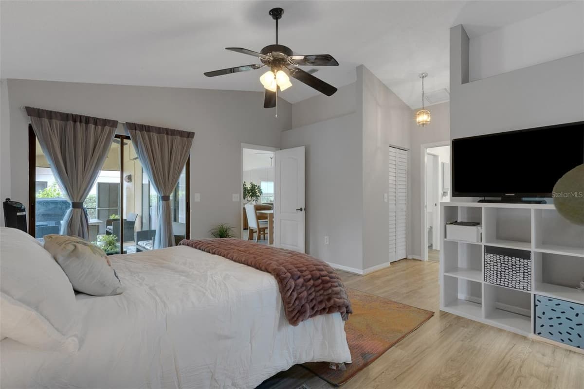 6104 NICOLE DRIVE — photo 25 of 70