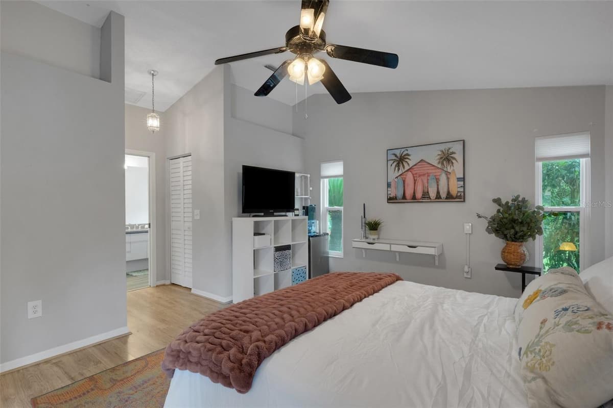 6104 NICOLE DRIVE — photo 26 of 70
