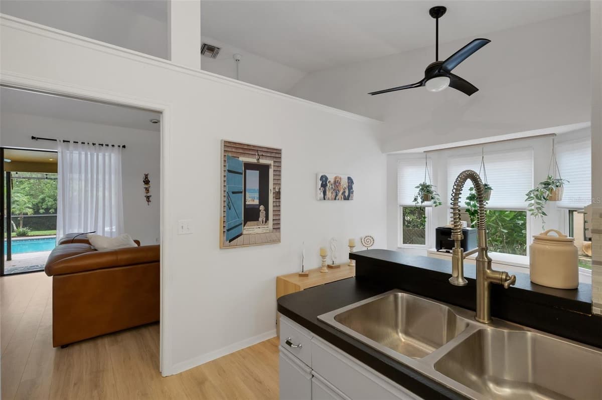 6104 NICOLE DRIVE — photo 18 of 70