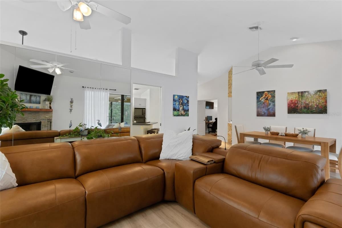 6104 NICOLE DRIVE — photo 13 of 70