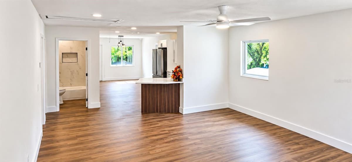 503 WYLLY AVENUE — photo 11 of 21