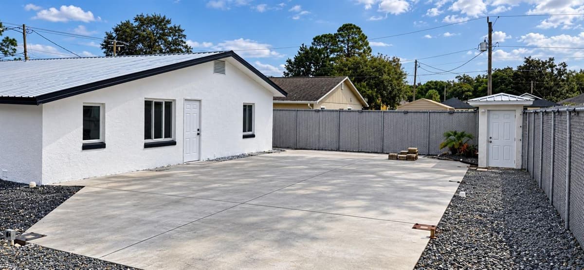 503 WYLLY AVENUE — photo 5 of 21